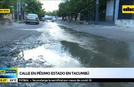 Calle en pésimo estado en el barrio Tacumbú