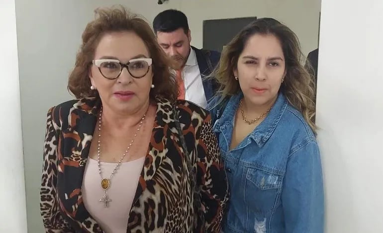 Delcia Karjallo y Carolina González, esposa y nuera de Ramón González Daher, procesadas por presunto lavado de dinero proveniente de la usura.