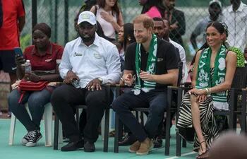 El príncipe británico Harry y Meghan Markle, duques de Sussex en su visita a Nigeria.