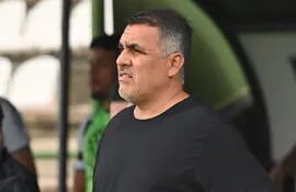 Pedro Alcides Sarabia Achucarro (48 años), entrenador de Sportivo Ameliano.