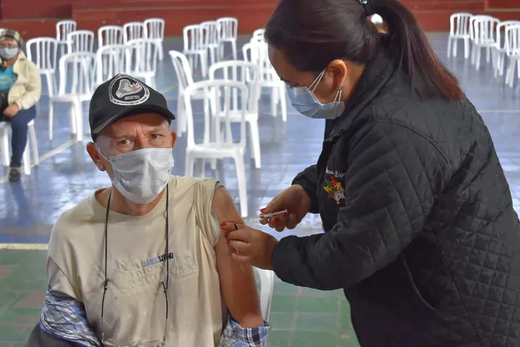 El uso de mascarilla y la vacunación seguirán siendo esenciales para acabar con la pandemia.