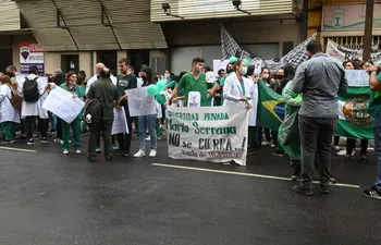 Estudiantes de la Universidad María Serrana en abril pasado habían protestado frente al Cones.