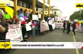 Contadores protestan frente a SET ante constantes fallas de sistema Marangatu