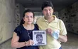 Graciela Sosa y Silvino Báez piden justicia para su hijo Fernando, asesinado a golpes a la salida de un boliche en Vila Gesell. Graciela y Silvino son paraguayos residentes en Argentina.