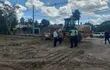 Denuncian uso de máquinas y funcionarios de la Municipalidad de Luque para mejoras en terreno privado.
