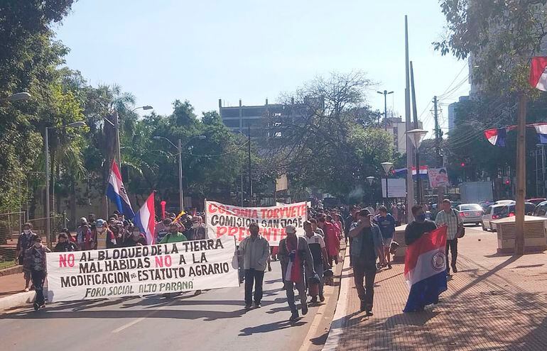 Una  de las movilizaciones desarrolladas ayer en Alto Paraná en contra del proyecto de ley.