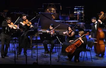 los-violistas-que-participaron-como-solistas-ruben-jimenez-y-paulo-alonso-durante-un-momento-de-la-presentacion-que-ofrecieron-el-miercoles-pasado--210706000000-1385687.jpg