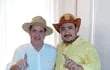 El intendente de Caapucú, Gustavo Penayo (ANR, HC), fue denunciado incluso por concejales colorados por presuntas irregularidades. En la foto junto a Horacio Cartes.
