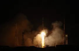 Rusia envió una de sus naves para el rescate de tres astroanutas varados en la Estación Espacial Internacional (EEI(. (EFE)