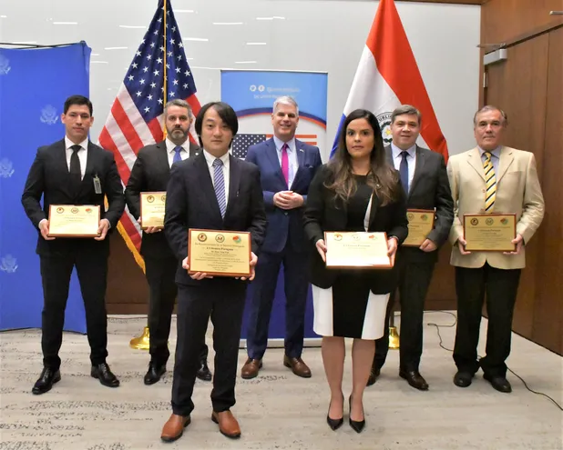 Fiscales y agentes de la Senad fueron condecorados hoy por la Embajada de los Estados Unidos por su trabajo en el marco de la investigación A Ultranza.