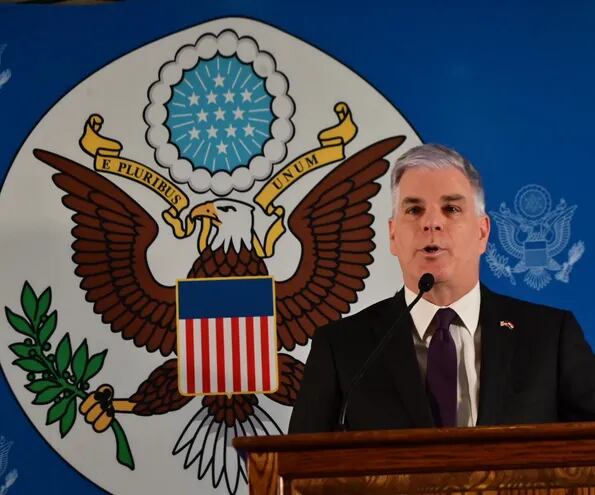 El embajador de Estados Unidos, Marc Ostfield, durante el anuncio de la designación de Horacio Cartes como persona significativamente corrupta.