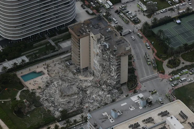 Vista aérea del edificio colapsado.