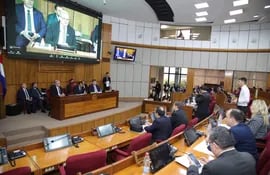 El fiscal general del Estado, Emiliano Rolón, acudió a la reunión de la comisión de Hacienda del Senado para defender su pedido de ampliación presupuestaria.