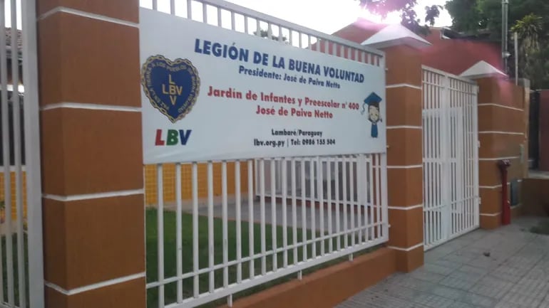 La Escuela Jardín y Preescolar José de Paiva Netto, se encuentra ubicada en el barrio Santa Rosa de la ciudad de Lambaré.