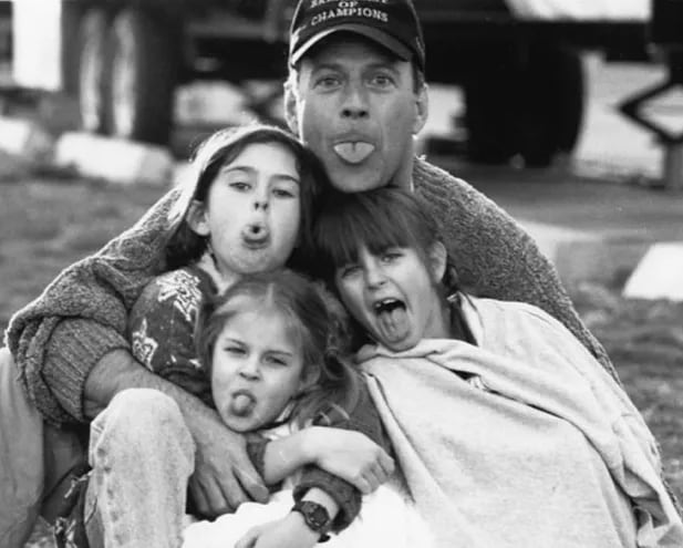 Bruce Willis con sus hijas Rumer, Tallulah y Scout, quienes nacieron de su unión con Demi Moore.