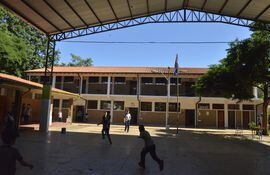 Pabellón de la escuela Juan de Rosa Núñez que en pocos años de uso registró graves deterioros.