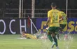 El paraguayo Isidro Pitta (i), jugador del Cuiabá, festeja un gol en un partido de la primera ronda de la Copa de Brasil 2024 en la ciudad de Águila Blanca, en Espíritu Santo.