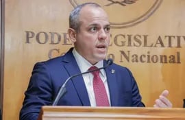 Camilo Benítez Aldana, contralor general de la República, presentó ayer el informe y dictamen ante el Congreso.