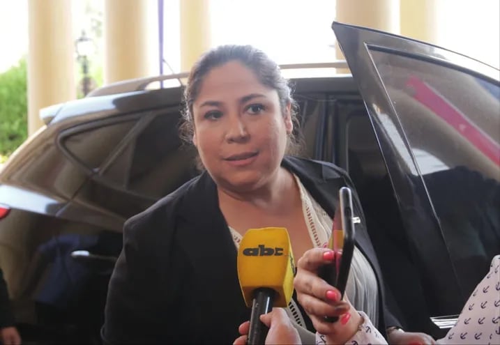 Patricia Samudio, ex presidenta de Petropar, acusada de presunta lesión de confianza en el caso "agua tónica".