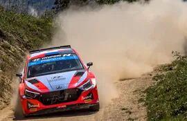 Con un auto similar al que  utiliza en Sudamérica, Fau Zaldívar y Carlos del Barrio ya hicieron sus primeros kilómetros y están listos para el Rally de Portugal.