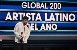 Bad Bunny, que el pasado jueves recibió el Premio Billboard Latino como Artista del Año, se prepara para el lanzamiento de un nuevo álbum tras el exitoso "Un Verano Sin Ti".