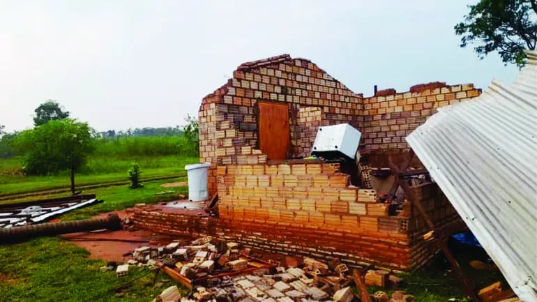 Una casa totalmente destruida en la Colonia Ñurumi de Caaguazú.
