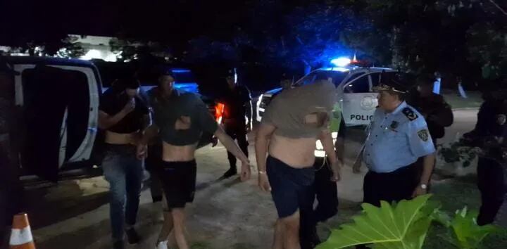 Para una mayor seguridad los tres detenidos por el asalto al cambista de Alberdi, fueron trasladados hasta la Dirección de Policía de la ciudad de Pilar.