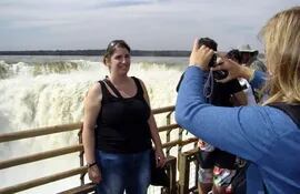 del-millon-de-turistas-que-llegan-a-yguazu-solo-2-es-de-nuestro-pais-193943000000-587156.jpg