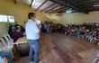 Reunión entre vendedores y el intendente reelecto Diego Riveros para definir las acciones a realizar durante las fiestas marianas.