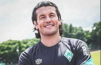 Nelson Haedo está feliz en su nueva faceta dentro del fútbol. Ahora es asistente del entrenador del Werder Bremen en la categoría Sub 23.