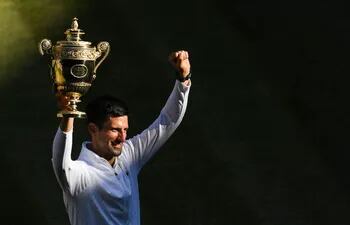 Djokovic suma 27 victorias consecutivas en Wimbledon.