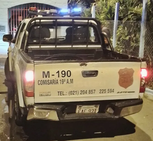 Parte trasera de la patrullera de la Comisaría 19 Asunción. (gentileza).