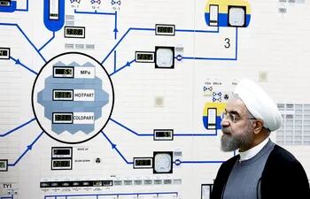 El ahora expresidente irnaí Hassan Rouhaní durante una visita a la planta de energía nuclear Bushehr, en el sur de Irán.