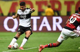 Recalde marcó el descuento en la goleada recibida por Olimpia ante el Flamengo.