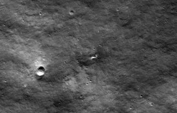 Imagen del sitio de impacto de la sonda Luna-25 en la luna.