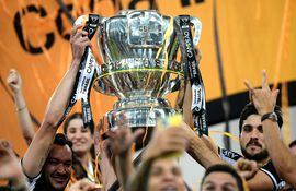 Los jugadores del Atlético Mineiro festejan el título de campeón de la Copa de Brasil.