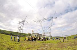 Las líneas de transmisión ayudarán a traer la energía de Itaipú.