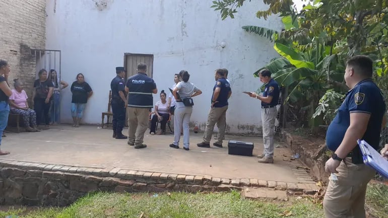 El cuerpo de un hombre sin vida fue encontrado en una vivienda del barrio Santo Domingo de la ciudad de Limpio y se presume que podría tratarse de un homicidio.