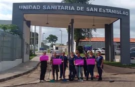 Las trabajadoras de limpieza del IPS de Santaní se encuentran muy preocupadas por la falta de pago de sus salarios atrasados