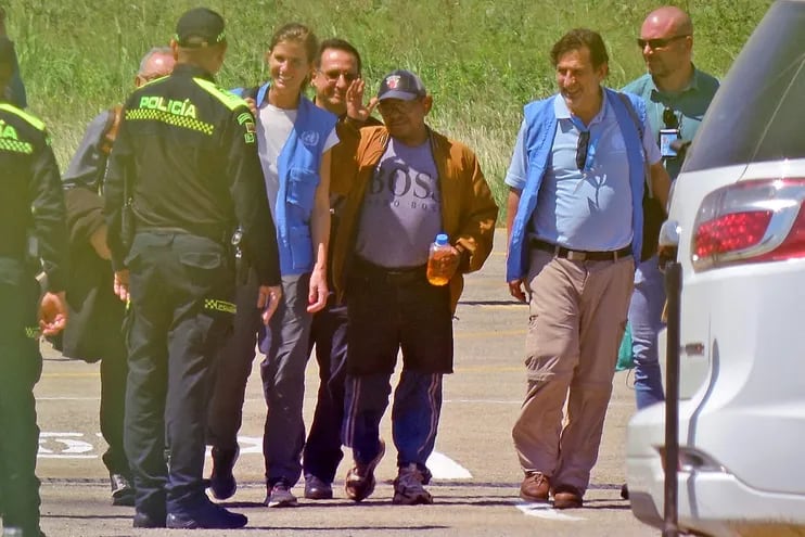 Luis Manuel Díaz (c), padre del futbolista Luis Díaz, del Liverpool, dejado en libertad hoy después de doce días secuestrado por la guerrilla del Ejército de Liberación Nacional (ELN) en Valledupar (Colombia).