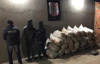 Benigno Paredes Mongelós (30) y Luis Alberto Díaz (28), detenidos con una carga de 512 kilos de marihuana.