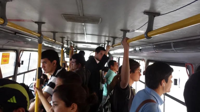 Pasajeros en el transporte público de pasajeros de Asunción y el Departamento Central.