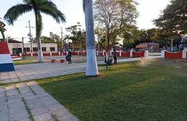 Plaza central de Puerto Casado, donde los pobladores buscan legalizar las tierras que ocupan desde hace mas de 50 años en algunos casos.