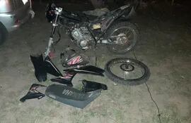La moto robada por los delincuentes, estaba totalmente desarmada.