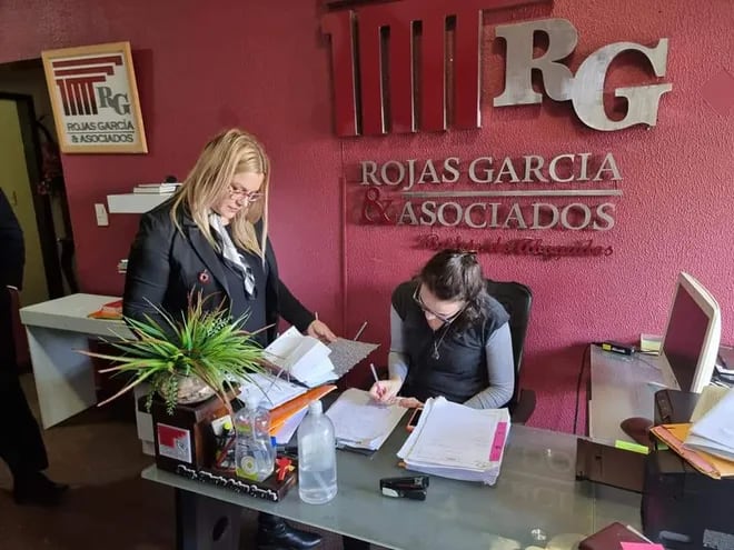 El allanamiento se llevó a cabo en el estudio jurídico Rojas García y Asociados.