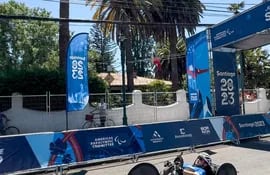 El paraciclista nacional Iván Cáceres quedó descalificado de la competencia contrarreloj.