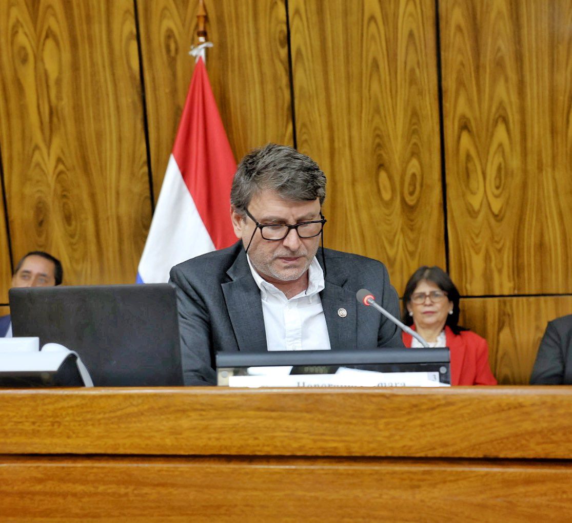 El presidente de Petropar, Denis Lichi, presentó ayer ante la Comisión Bicameral del Congreso Nacional la defensa del presupuesto 2023.