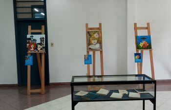 Cuadros de diez artistas locales forman parte de la exposición que se lleva a cabo en la Universidad Católica de Asunción.