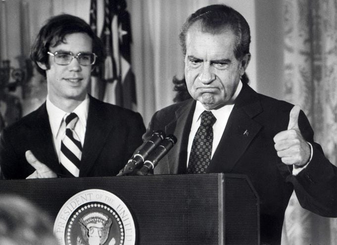 El presidente estadounidense Richard Nixon (a la derecha) durante su despedida de la Casa Blanca, el 9 de agosto de 1974.