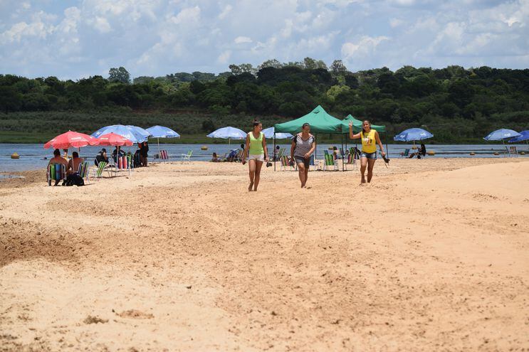 Coincidente con la celebración de su 33er aniversario, el distrito de San Juan del Paraná habilitó su playa sobre el río Paraná.